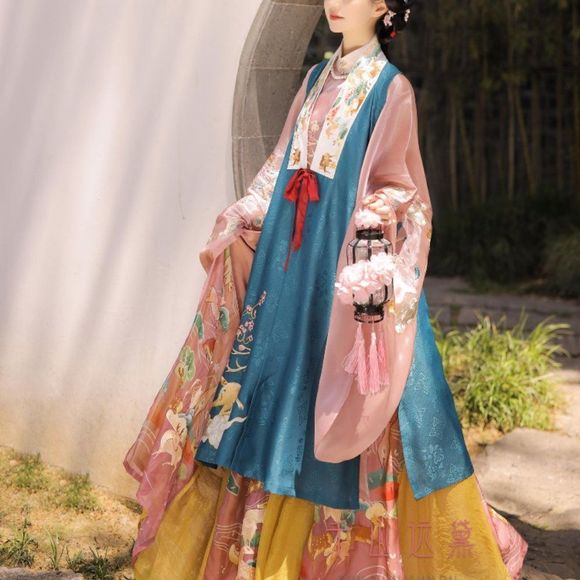 Goddess of the Forest Hanfu Gown - Picture 3 of 12